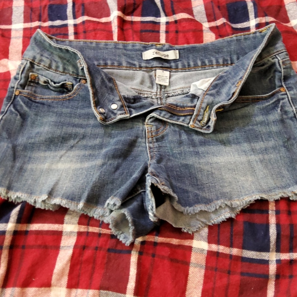 Refuge shorts